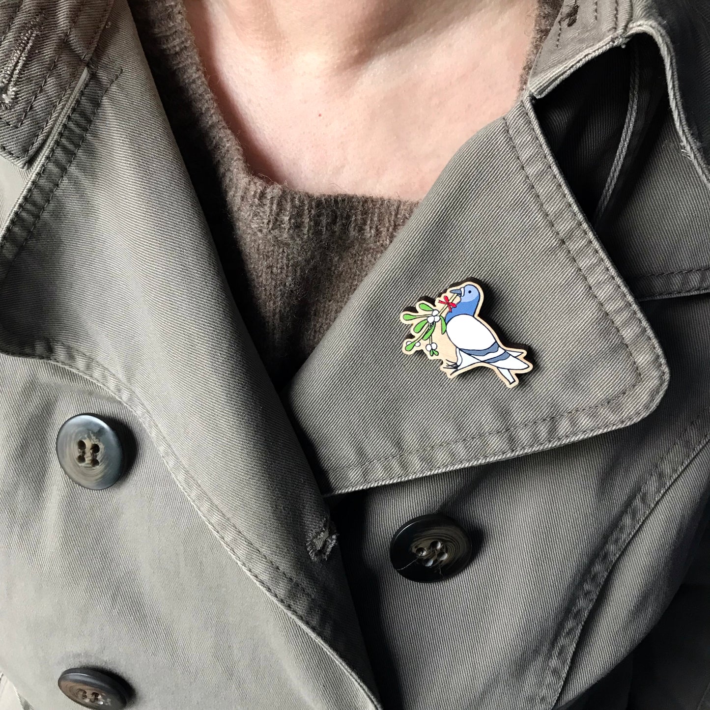 Mistletoe Pigeon Pin